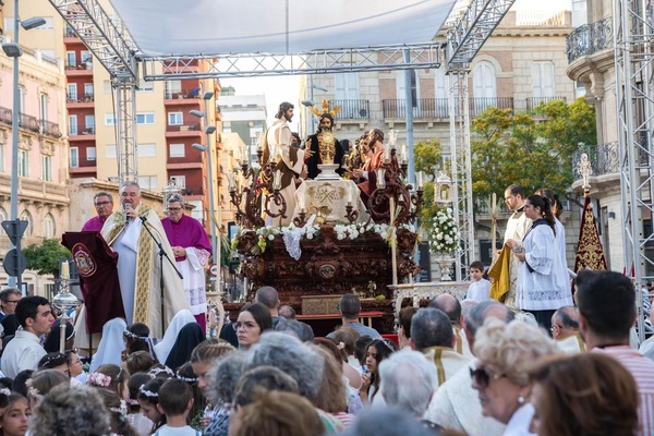Cultos y besamanos 2025 · 13