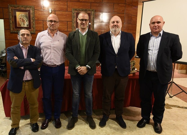 Capataces y costaleros · 33